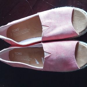 TOMS open toe canvas espadrilles - size 7